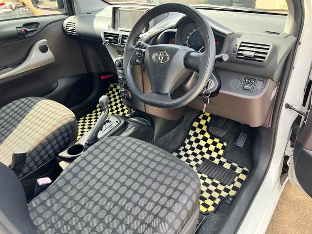 ｉＱ １００Ｘ　２シーター　ＥＴＣ　ナビ　ＴＶ　アルミホイール　キーレスエントリー　電動格納ミラー　ＣＶＴ　衝突安全ボディ　ＡＢＳ　ＥＳＣ　ＣＤ　エアコン　パワーステアリング　パワーウィンドウ（7枚目）