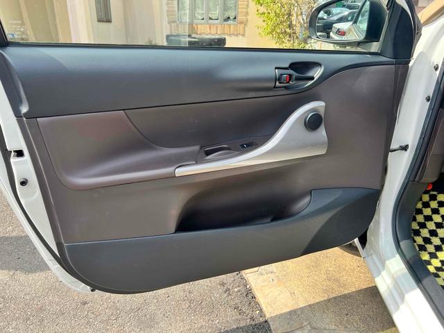 ｉＱ １００Ｘ　２シーター　ＥＴＣ　ナビ　ＴＶ　アルミホイール　キーレスエントリー　電動格納ミラー　ＣＶＴ　衝突安全ボディ　ＡＢＳ　ＥＳＣ　ＣＤ　エアコン　パワーステアリング　パワーウィンドウ（22枚目）