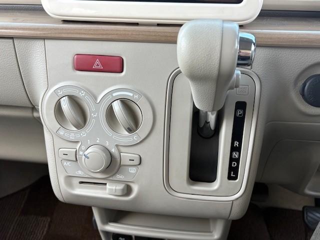 アルトラパン Ｓ　２トーンカラー／全方位モニター／純正ナビ／フルセグＴＶ／Ｂｌｕｅｔｏｏｔｈ／ＨＩＤヘッドライト／フォグライト／スマートキー／プッシュスタート／衝突軽減ブレーキ／ＥＴＣ／白ルーフ／アイドリングストップ（45枚目）