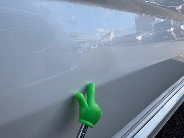 リアスライドドア（助手席側）凹みあり