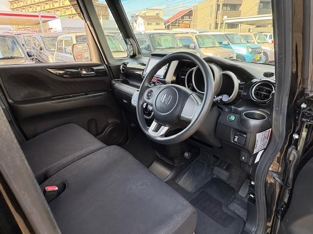 Ｎ－ＢＯＸカスタム Ｇ・Ｌパッケージ　純正ナビ／Ｂｌｕｅｔｏｏｔｈ／パワースライド／ＨＩＤヘッドライト／スマートキー／プッシュスタート／純正アルミ／アイドリングストップ／フォグライト（29枚目）