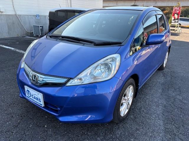 フィットハイブリッド ナビプレミアムセレクション　ナビＴＶ／シートヒーター／バックカメラ／スマートキー／ステアリングスイッチ／クルーズコントロール／アイドリングストップ（3枚目）