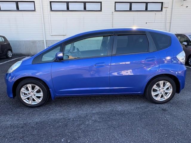 フィットハイブリッド ナビプレミアムセレクション　ナビＴＶ／シートヒーター／バックカメラ／スマートキー／ステアリングスイッチ／クルーズコントロール／アイドリングストップ（5枚目）