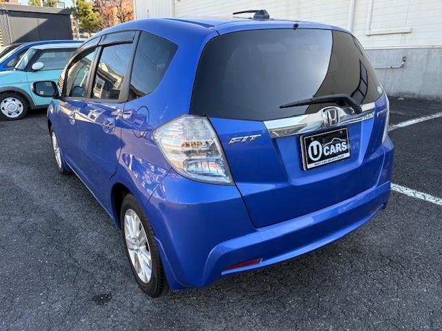 フィットハイブリッド ナビプレミアムセレクション　ナビＴＶ／シートヒーター／バックカメラ／スマートキー／ステアリングスイッチ／クルーズコントロール／アイドリングストップ（7枚目）