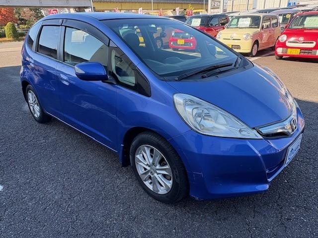 フィットハイブリッド ナビプレミアムセレクション　ナビＴＶ／シートヒーター／バックカメラ／スマートキー／ステアリングスイッチ／クルーズコントロール／アイドリングストップ（12枚目）