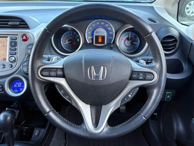 フィットハイブリッド ナビプレミアムセレクション　ナビＴＶ／シートヒーター／バックカメラ／スマートキー／ステアリングスイッチ／クルーズコントロール／アイドリングストップ（47枚目）