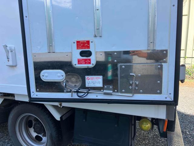 キャンター 中温冷凍車ー5C°東プレ荷台箱 サーモキング冷凍機 レンタアップ 左開口部サイズW820H1620 リア観音開きサイズW1750H1790(17枚目)
