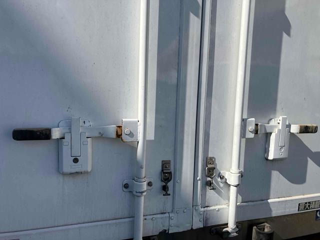 キャンター 中温冷凍車ー5C°東プレ荷台箱 サーモキング冷凍機 レンタアップ 左開口部サイズW820H1620 リア観音開きサイズW1750H1790(45枚目)