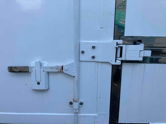 キャンター 中温冷凍車ー5C°東プレ荷台箱 サーモキング冷凍機 レンタアップ 左開口部サイズW820H1620 リア観音開きサイズW1750H1790(46枚目)