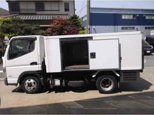 キャンター 全低床 ワイドキャブ ディーゼルターボ 両サイドワンタッチスライドドア 中温冷凍車-5度 東プレ車検証寸法468x169x197荷台内寸2940x1560x995ワンオーナー デュオニック(2枚目)