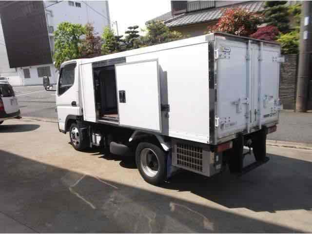 キャンター 全低床 ワイドキャブ ディーゼルターボ 両サイドワンタッチスライドドア 中温冷凍車-5度 東プレ車検証寸法468x169x197荷台内寸2940x1560x995ワンオーナー デュオニック(3枚目)