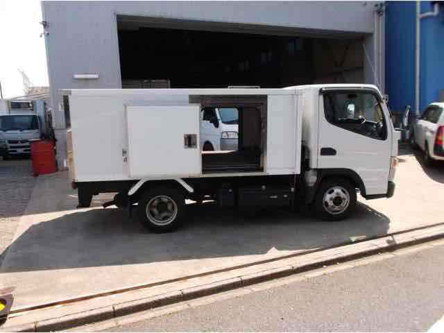 キャンター 全低床 ワイドキャブ ディーゼルターボ 両サイドワンタッチスライドドア 中温冷凍車-5度 東プレ車検証寸法468x169x197荷台内寸2940x1560x995ワンオーナー デュオニック(6枚目)