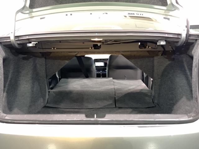 リアシートを倒すと、ラゲッジスペースを広くお使いいただけます！
