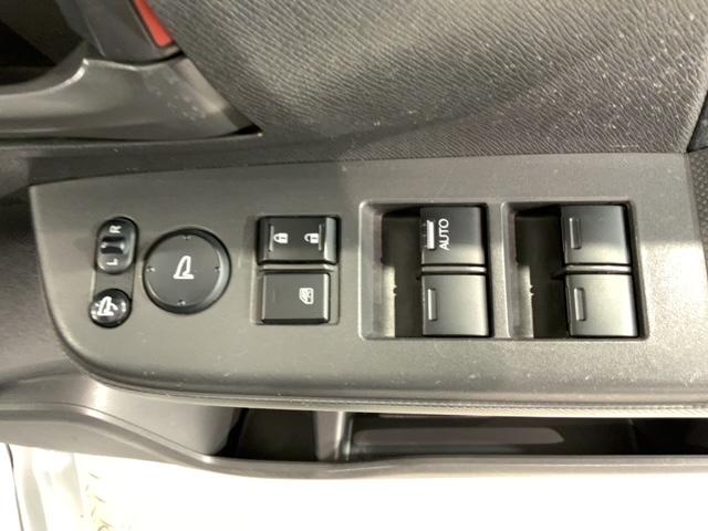 ステップワゴン GHIDエディション 1年保証 ワンオ-ナ- 純正ナビ TV Rカメラ CD録音 DVD ドラレコ Rモニタ- ETC HID 両側電動ドア VSA キ-レス 盗難防止装置 整備記録簿 ドアバイザ- AAC Wエアバッグ(15枚目)