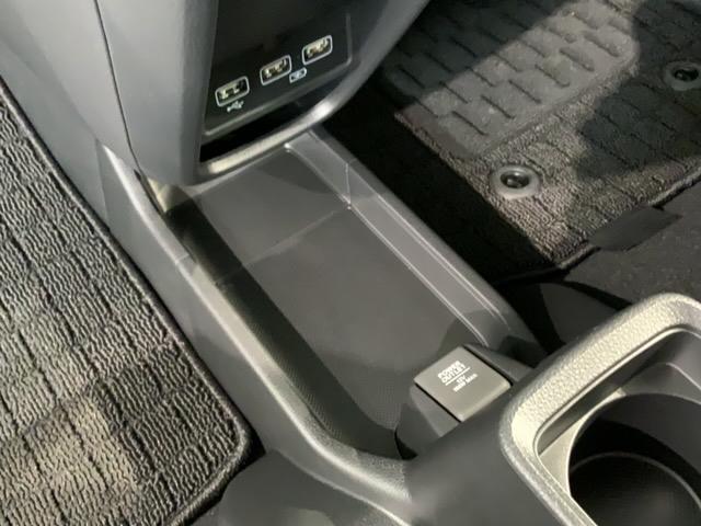 Ｎ－ＯＮＥ ＲＳ　６ＭＴ　当社禁煙試乗車　新車保証継承　８ｉｎナビ　ＢＴａｕｄｉｏ　フルセグ　ＵＳＢ接続　Ｒカメラ　シ－トヒ－タ－　ＥＴＣ　クルコン　ＬＥＤオ－トライト　フォグライト　スマ－トキ－　フロアマット（27枚目）