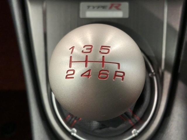 シビック タイプＲユーロ　１年保証　禁煙ワンオ－ナ－　ナビＶＸＳ－１０２ＶＳｉ　ＢＴａｕｄｉｏ　ＤＶＤ　ＣＤ録音　ＥＴＣ　ＶＳＡ　アルミ　フォグライト　キ－レスキ－　盗難防止装置　整備記録簿（11枚目）