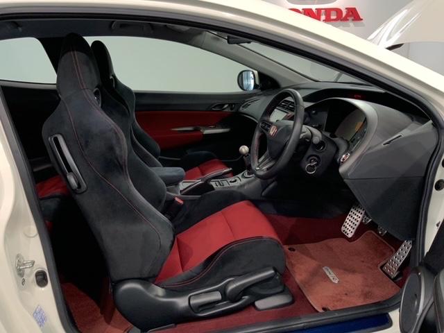 シビック タイプＲユーロ　１年保証　禁煙ワンオ－ナ－　ナビＶＸＳ－１０２ＶＳｉ　ＢＴａｕｄｉｏ　ＤＶＤ　ＣＤ録音　ＥＴＣ　ＶＳＡ　アルミ　フォグライト　キ－レスキ－　盗難防止装置　整備記録簿（18枚目）