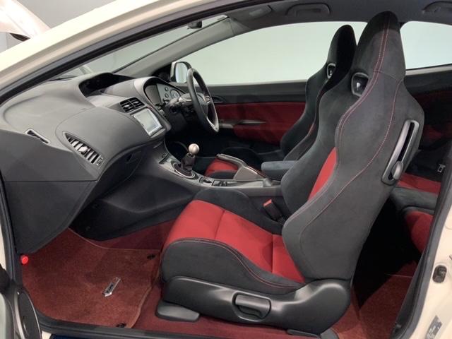 シビック タイプＲユーロ　１年保証　禁煙ワンオ－ナ－　ナビＶＸＳ－１０２ＶＳｉ　ＢＴａｕｄｉｏ　ＤＶＤ　ＣＤ録音　ＥＴＣ　ＶＳＡ　アルミ　フォグライト　キ－レスキ－　盗難防止装置　整備記録簿（30枚目）