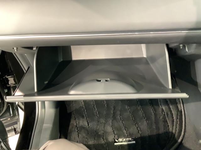 ヴェゼル e:HEVZ 禁煙ワンオ-ナ- 最長5年保証 ナビ USB接続 BTaudio フルセグ Rカメラ シ-トヒ-タ- ETC2.0 クルコン LEDオ-トライト アルミ 整備記録簿 取説 スマ-トキ-(26枚目)