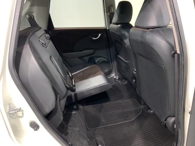 フィットシャトルハイブリッド ハイブリッド・スマートセレクションファインライン 禁煙ワンオ-ナ- 1年保証 ナビ DVD フルセグ Rカメラ ETC クルコン シ-トヒ-タ- HIDオ-トライト フォグライト 社外アルミ スマ-トキ- ドアバイザ- 取説 整備記録簿(33枚目)