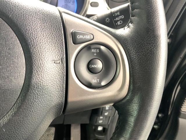 �N���[�Y�R���g���[���𑕔����Ă��܂��B�������H�Ȃǂň��̑��x�ő����Ă����̂ŉ^�]���y�ł���I���x��ݒ�ł��܂��̂ŁA�X�s�[�h�̏o�������ɂ����ӂł��܂��B