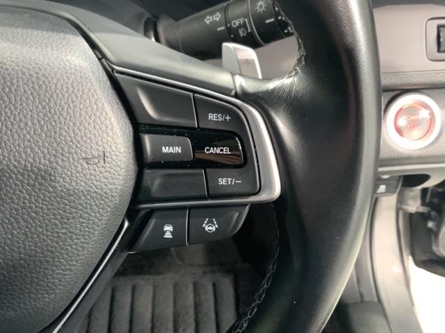 �N���[�Y�R���g���[���𑕔����Ă��܂��B�������H�Ȃǂň��̑��x�ő����Ă����̂ŉ^�]���y�ł���I���x��ݒ�ł��܂��̂ŁA�X�s�[�h�̏o�������ɂ����ӂł��܂��B