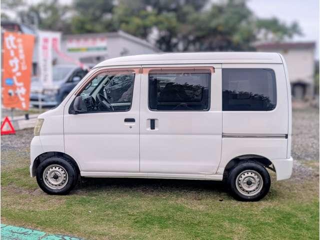 ハイゼットカーゴ 　エアコン　オートマ車　両側スライドドア　４ＷＤ　軽バン　ホワイト　最大積載３５０ｋｇ（8枚目）