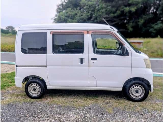ハイゼットカーゴ 　エアコン　オートマ車　両側スライドドア　４ＷＤ　軽バン　ホワイト　最大積載３５０ｋｇ（9枚目）