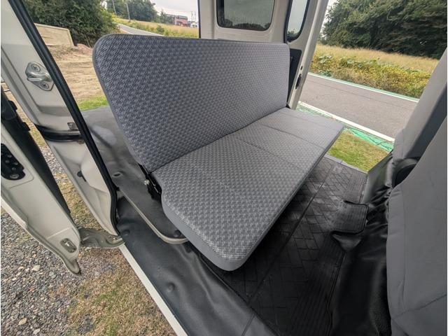 ハイゼットカーゴ 　エアコン　オートマ車　両側スライドドア　４ＷＤ　軽バン　ホワイト　最大積載３５０ｋｇ（11枚目）