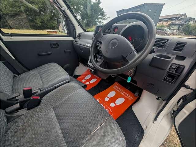 ハイゼットカーゴ 　エアコン　オートマ車　両側スライドドア　４ＷＤ　軽バン　ホワイト　最大積載３５０ｋｇ（12枚目）