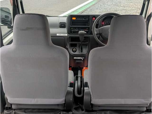 ハイゼットカーゴ 　エアコン　オートマ車　両側スライドドア　４ＷＤ　軽バン　ホワイト　最大積載３５０ｋｇ（13枚目）