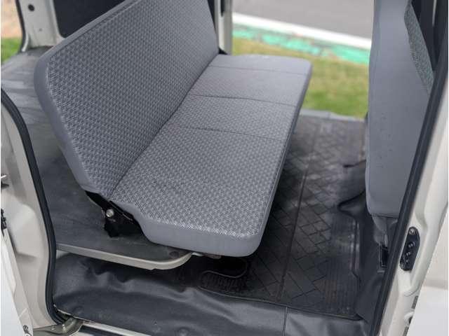 ハイゼットカーゴ 　エアコン　オートマ車　両側スライドドア　４ＷＤ　軽バン　ホワイト　最大積載３５０ｋｇ（14枚目）