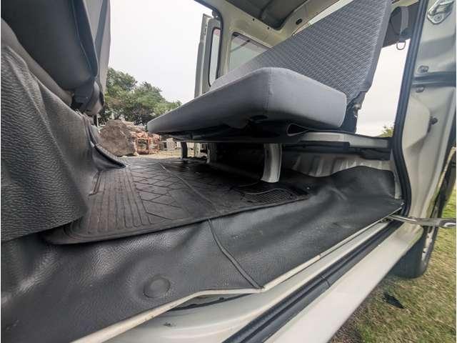 ハイゼットカーゴ 　エアコン　オートマ車　両側スライドドア　４ＷＤ　軽バン　ホワイト　最大積載３５０ｋｇ（23枚目）