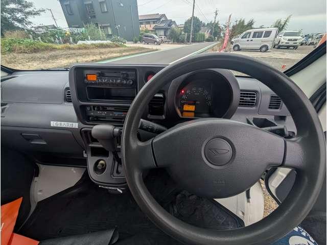 ハイゼットカーゴ 　エアコン　オートマ車　両側スライドドア　４ＷＤ　軽バン　ホワイト　最大積載３５０ｋｇ（25枚目）