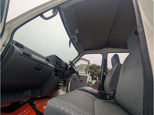 ハイゼットカーゴ 　エアコン　オートマ車　両側スライドドア　４ＷＤ　軽バン　ホワイト　最大積載３５０ｋｇ（28枚目）
