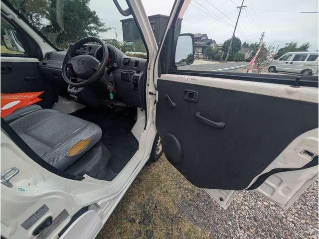 ハイゼットカーゴ 　エアコン　オートマ車　両側スライドドア　４ＷＤ　軽バン　ホワイト　最大積載３５０ｋｇ（29枚目）