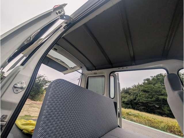 ハイゼットカーゴ 　エアコン　オートマ車　両側スライドドア　４ＷＤ　軽バン　ホワイト　最大積載３５０ｋｇ（30枚目）