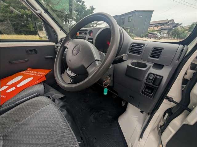 ハイゼットカーゴ 　エアコン　オートマ車　両側スライドドア　４ＷＤ　軽バン　ホワイト　最大積載３５０ｋｇ（32枚目）