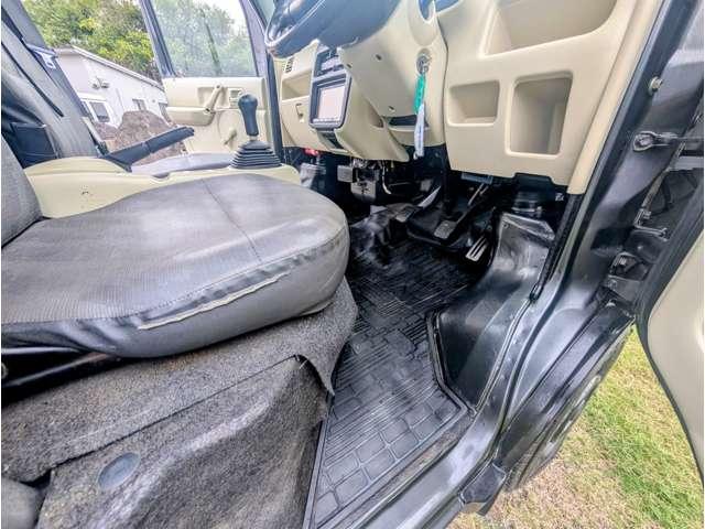 キャリイトラック KU 3方開 愛知限定車 エアコン パワーステアリング ナビ 5速マニュアル 最大積載350kg 軽トラック(21枚目)