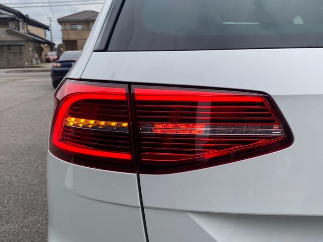 パサートヴァリアント ２．０ＴＳＩ　Ｒライン　ワンオーナー車　レザーシート　純正ナビ　バックモニター　フルセグ　ＣＤ　ＤＶＤ　Ｂｌｕｅｔｏｏｔｈ　ＥＴＣ　プリクラ　レーンキープアシスト　前席パワーシート　メモリーシート　ＬＥＤヘッドライト（27枚目）