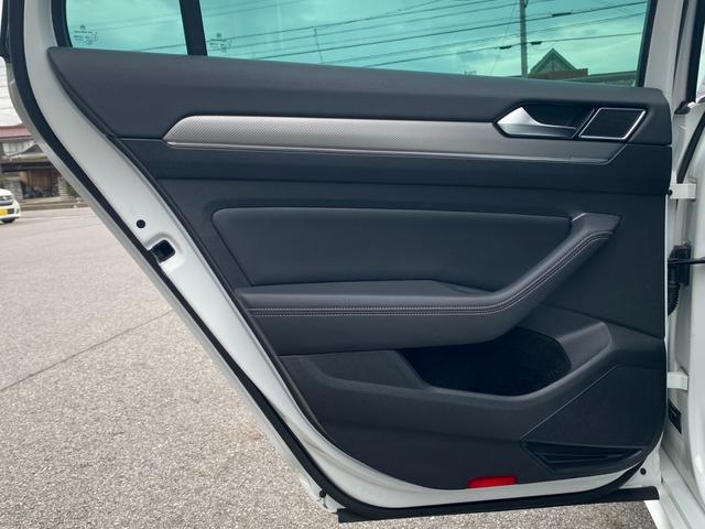パサートヴァリアント ２．０ＴＳＩ　Ｒライン　ワンオーナー車　レザーシート　純正ナビ　バックモニター　フルセグ　ＣＤ　ＤＶＤ　Ｂｌｕｅｔｏｏｔｈ　ＥＴＣ　プリクラ　レーンキープアシスト　前席パワーシート　メモリーシート　ＬＥＤヘッドライト（34枚目）