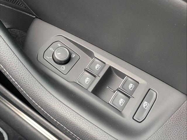 パサートヴァリアント ２．０ＴＳＩ　Ｒライン　ワンオーナー車　レザーシート　純正ナビ　バックモニター　フルセグ　ＣＤ　ＤＶＤ　Ｂｌｕｅｔｏｏｔｈ　ＥＴＣ　プリクラ　レーンキープアシスト　前席パワーシート　メモリーシート　ＬＥＤヘッドライト（57枚目）