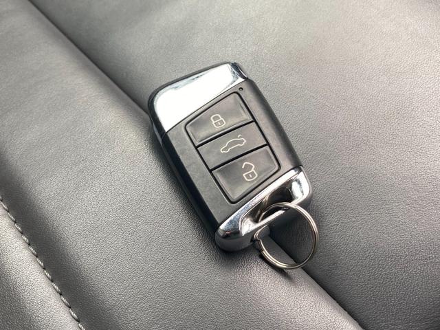 パサートヴァリアント ２．０ＴＳＩ　Ｒライン　ワンオーナー車　レザーシート　純正ナビ　バックモニター　フルセグ　ＣＤ　ＤＶＤ　Ｂｌｕｅｔｏｏｔｈ　ＥＴＣ　プリクラ　レーンキープアシスト　前席パワーシート　メモリーシート　ＬＥＤヘッドライト（63枚目）