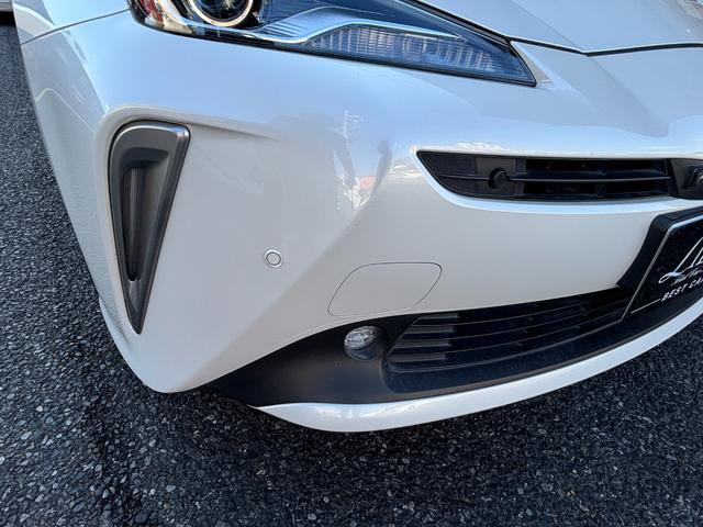 プリウス ＳセーフティプラスＩＩ　ＬＥＤヘッドライト　フォグランプ　ブラインドスポットモニター　パノラミックビューモニター　トヨタセーフティーセンス　社外デジタルインナーミラー　ＫＥＮＷＯＯＤ９インチナビ　レーンディパーチャアラート（4枚目）