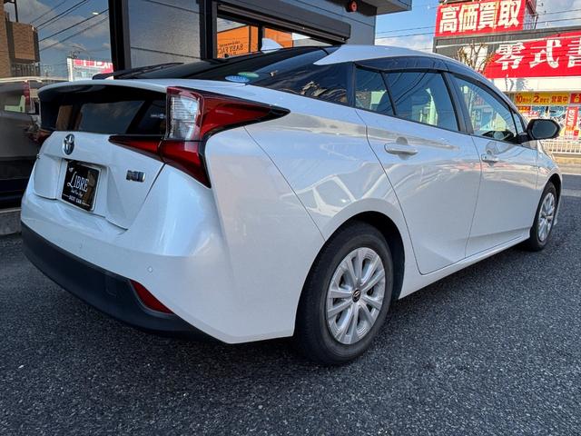 プリウス ＳセーフティプラスＩＩ　ＬＥＤヘッドライト　フォグランプ　ブラインドスポットモニター　パノラミックビューモニター　トヨタセーフティーセンス　社外デジタルインナーミラー　ＫＥＮＷＯＯＤ９インチナビ　レーンディパーチャアラート（18枚目）