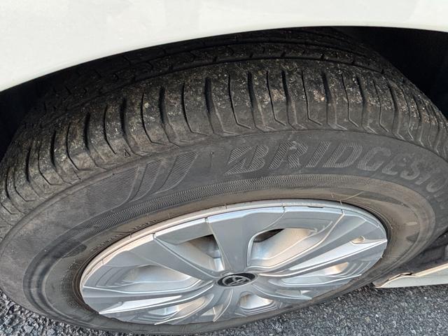 プリウス ＳセーフティプラスＩＩ　ＬＥＤヘッドライト　フォグランプ　ブラインドスポットモニター　パノラミックビューモニター　トヨタセーフティーセンス　社外デジタルインナーミラー　ＫＥＮＷＯＯＤ９インチナビ　レーンディパーチャアラート（25枚目）