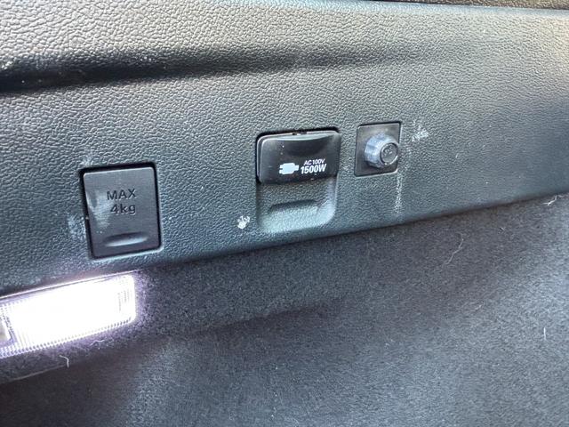 プリウス ＳセーフティプラスＩＩ　ＬＥＤヘッドライト　フォグランプ　ブラインドスポットモニター　パノラミックビューモニター　トヨタセーフティーセンス　社外デジタルインナーミラー　ＫＥＮＷＯＯＤ９インチナビ　レーンディパーチャアラート（28枚目）