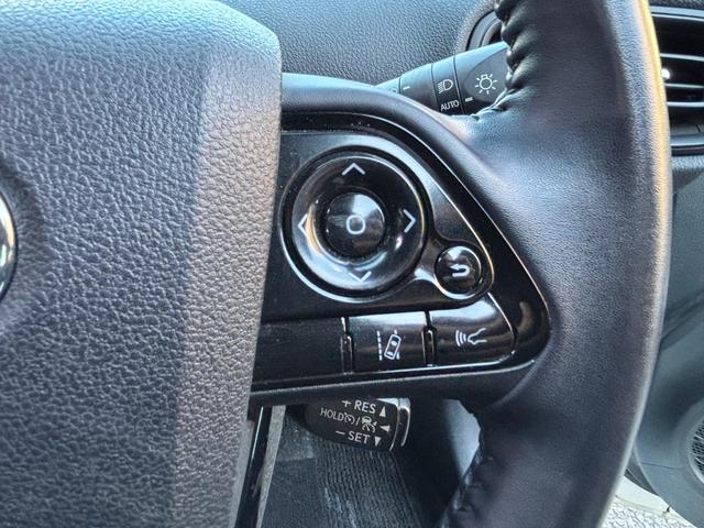 プリウス ＳセーフティプラスＩＩ　ＬＥＤヘッドライト　フォグランプ　ブラインドスポットモニター　パノラミックビューモニター　トヨタセーフティーセンス　社外デジタルインナーミラー　ＫＥＮＷＯＯＤ９インチナビ　レーンディパーチャアラート（35枚目）