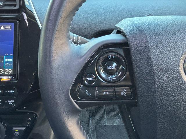 プリウス ＳセーフティプラスＩＩ　ＬＥＤヘッドライト　フォグランプ　ブラインドスポットモニター　パノラミックビューモニター　トヨタセーフティーセンス　社外デジタルインナーミラー　ＫＥＮＷＯＯＤ９インチナビ　レーンディパーチャアラート（36枚目）