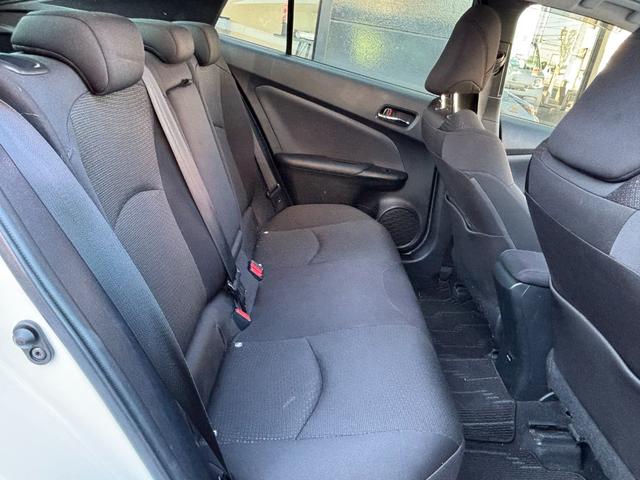 プリウス ＳセーフティプラスＩＩ　ＬＥＤヘッドライト　フォグランプ　ブラインドスポットモニター　パノラミックビューモニター　トヨタセーフティーセンス　社外デジタルインナーミラー　ＫＥＮＷＯＯＤ９インチナビ　レーンディパーチャアラート（52枚目）